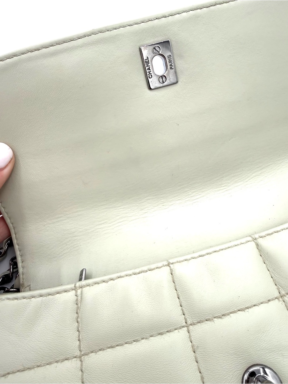 CHANEL Off White Quilted 5 Chain Leather Flap Bag - Picture 14 of 16